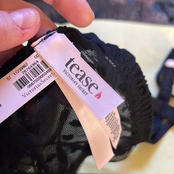 Victoria’s Secret Velvet Hearts Tease Bralette - Picture 4 of 5